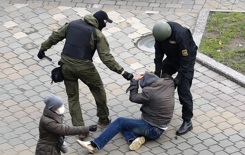 Noi proteste violente la Minsk. Svetlana Tihanovskaia speră să se vadă cu Joe Biden