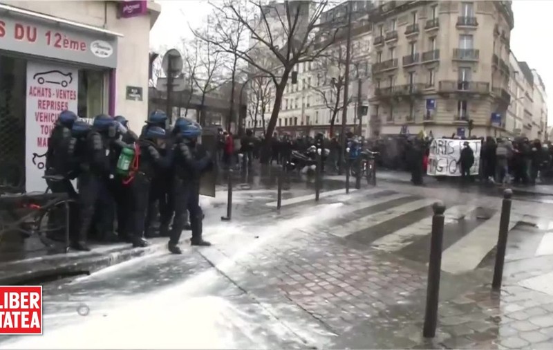Noi ciocniri la Paris între forțele de ordine și protestatari / VIDEO