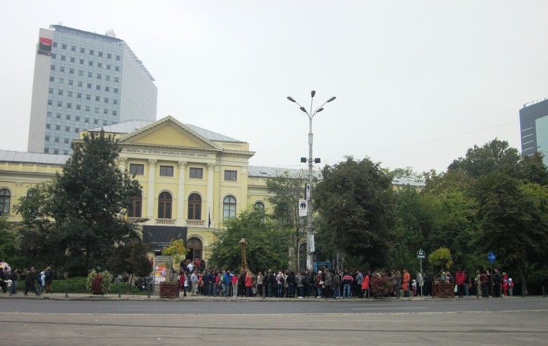 S-a deschis acum o lună şi tot e coadă la intrare. Vezi unde se întâmplă asta!