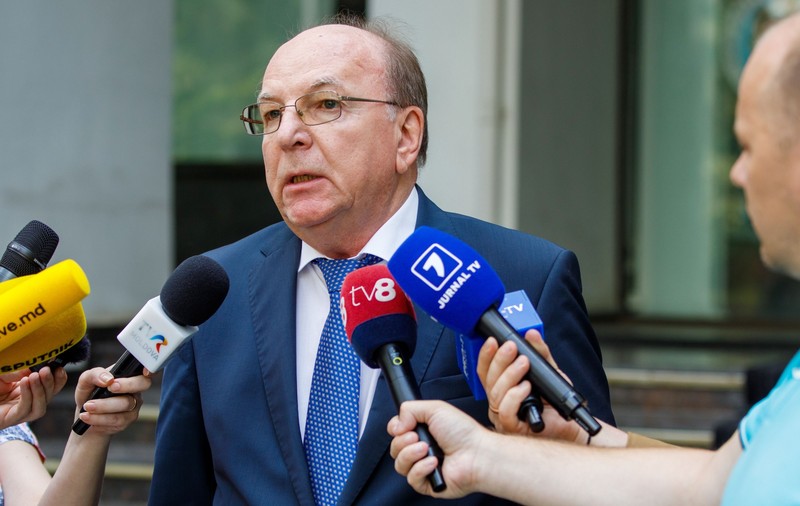 MAE de la Chişinău a expulzat un diplomat rus în cazul de spionaj care a dus la percheziţii în Parlament și la reținerea a doi oficiali moldoveni