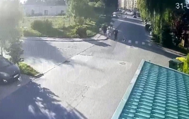 Momentul crimei din cartierul Cosmopolis de lângă București, surprins de o cameră de supraveghere. Ce s-a întâmplat | VIDEO