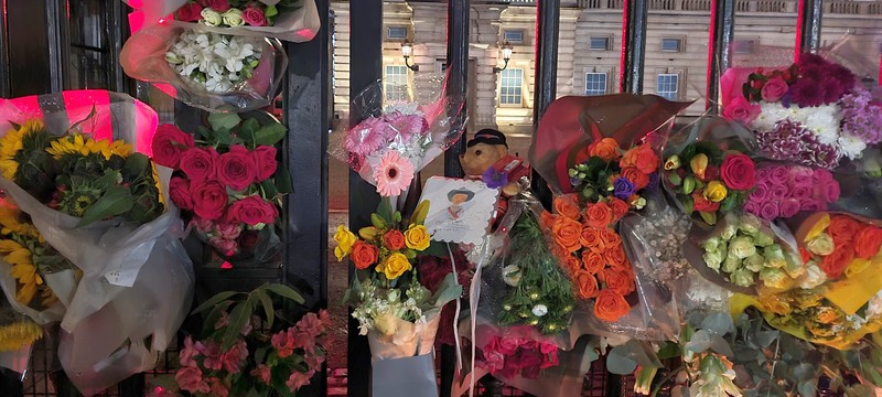 Dintre jucării, nu lipsește ursulețul Paddington