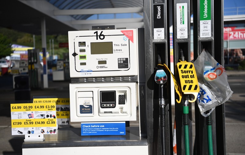 Preţul petrolului ar putea atinge 100 de dolari pe baril, în 2022. Ce spun specialiștii