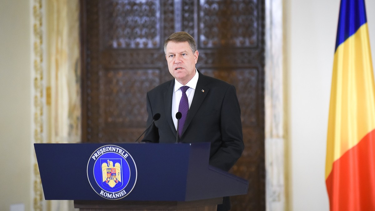 Președintele Iohannis a transmis condoleanțe familiilor militarilor morți în accidentul din Argeș