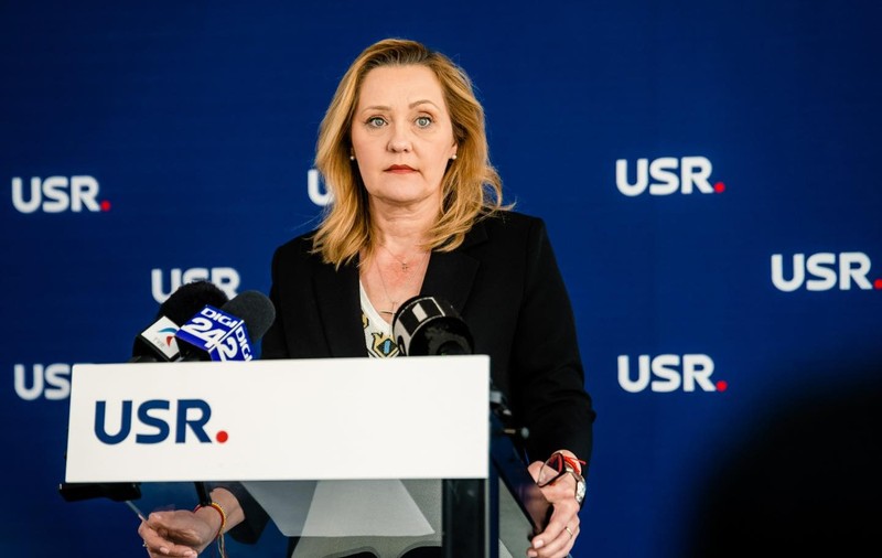 Elena Lasconi, despre acuzaţiile că are o „agendă pro-LGBT”: „O altă ţăcăneală! Uitați-vă la mine, eu sunt căsătorită cu un bărbat”