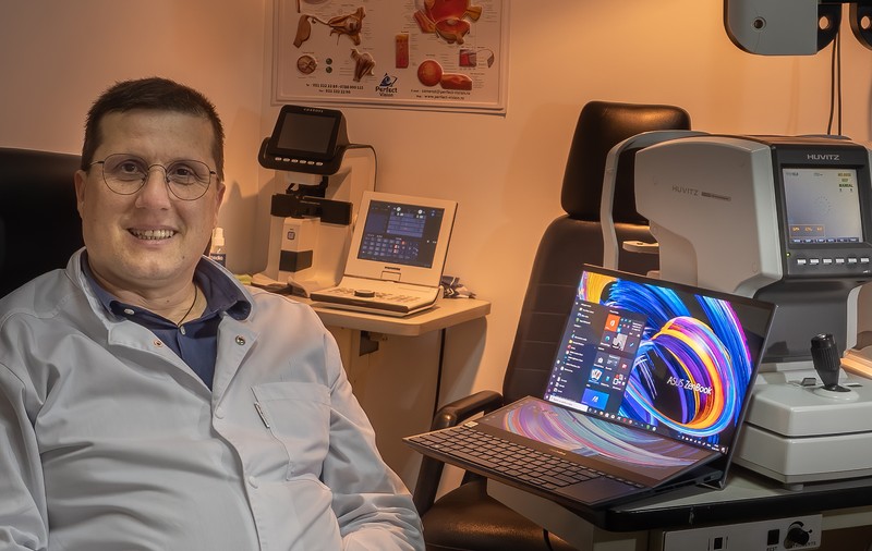 Ecranele OLED de pe noile laptopuri ASUS ZenBook sunt gândite pentru profesioniști