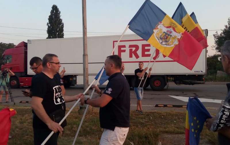 Primii români din diaspora, primiți cu aplauze în Vama Borș. "Vrem o țară ca afară" (FOTO&VIDEO)