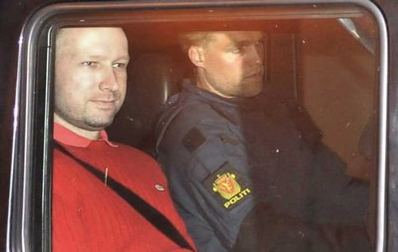 Video | Ucigaşul norvegian Anders Breivik s-a întors pe insula Utoya și-a amintit crimele cu zâmbetul pe buze