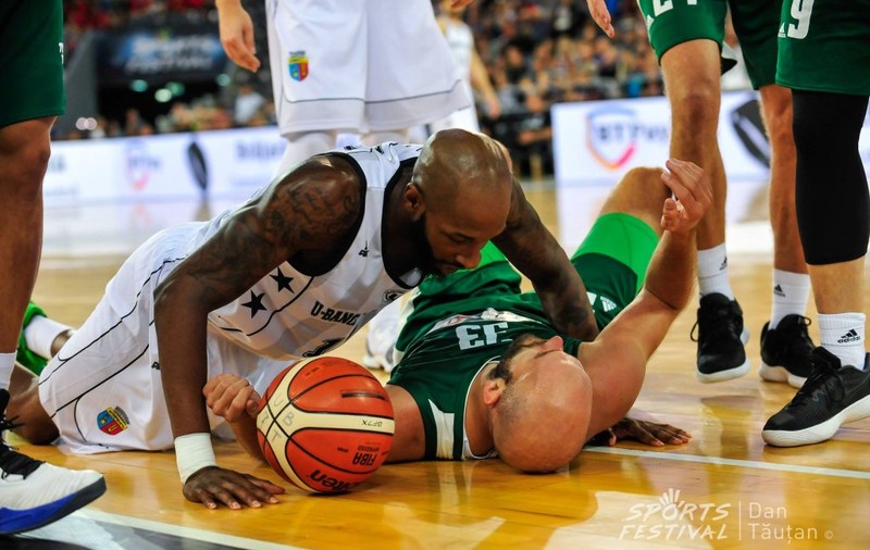 Cea mai titrată echipă din istoria baschetului european a fost în România. Panathinaikos a avut milă de U-BT Cluj la prezentarea lotului echipei lui Mihai Silvășan