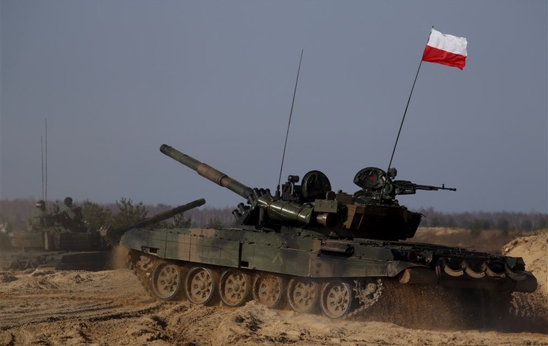 Polonia anunță că va trimite Ucrainei încă 60 de tancuri moderne. Ce avantaj au blindatele PT-91 Twardy