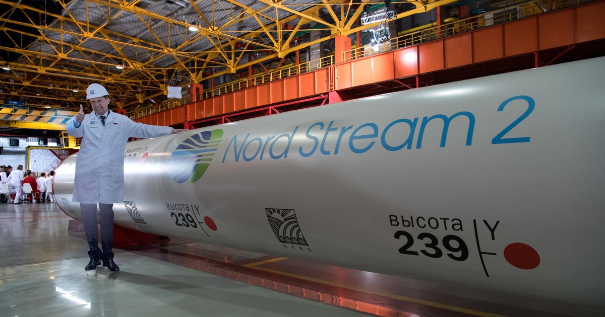 Nord Stream 2, conducta care l-a enervat pe Trump, afectează și România. Alexei Miller, președintele Gazprom, lângă o bucată de conducta Nord Stream 2