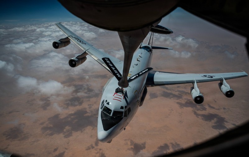Cinci avioane Boeing KC-135 Stratotanker au decolat din București înainte de armistițiul anunțat de Donald Trump