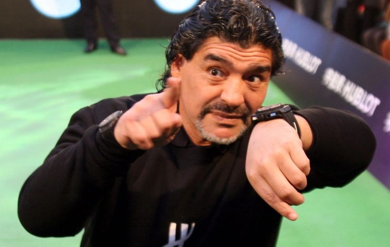 A căzut în PĂCAT! Maradona, prins cu "Mâna lui Dumnezeu" la păsărica iubitei