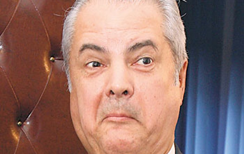 «Frumuseţea trece, prostia se pare că nu»