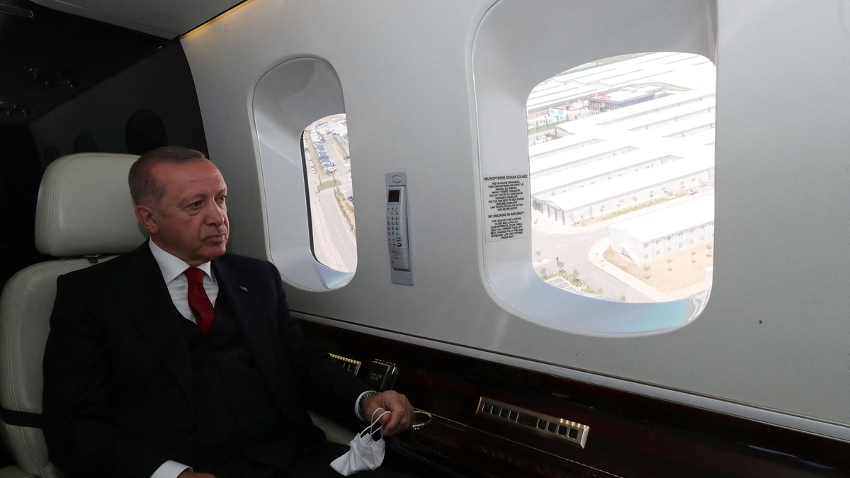 Erdogan vrea să înăsprească legislaţia privind social media, după ce naşterea nepotului său a devenit subiectul unor calomnii şi ironii pe Twitter FOTO: Hepta