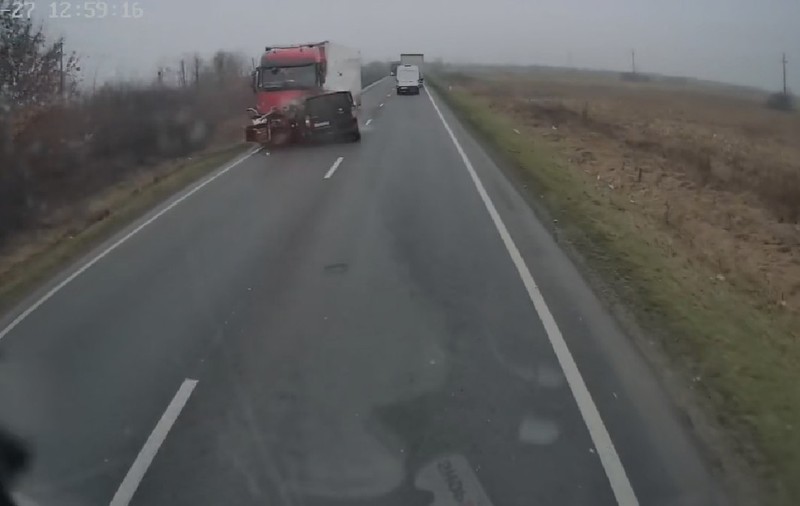 „Volanul s-a blocat în timpul depășirii”. Mărturia unui supraviețuitor despre posibila cauză a producerii accidentului cu 7 morți din Lugojel, Timiș