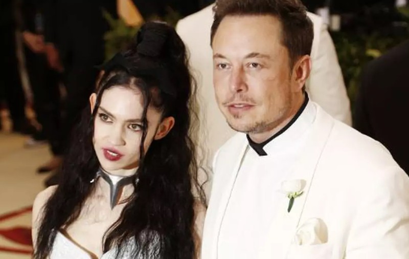 Iubita lui Elon Musk a pozat nud. Grimes s-a transformat radical: „Fac artă”