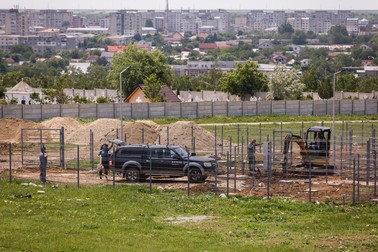 Muncitorii au început să lucreze la zona unde vor fi amenajate containerele