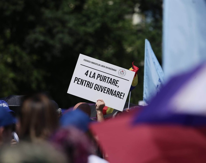 „Nu se poate România educată, cu salarii de altădată”. Mii de cadre didactice au protestat în stradă, în a patra zi de grevă