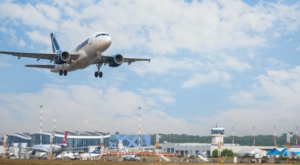 Un avion TAROM decolează aeroport Otopeni