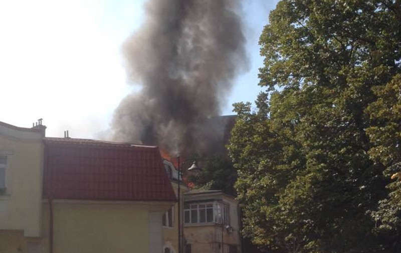 Incendiu puternic în Capitală. O casă din Sectorul 2 a luat foc. O școală a fost evacuată | FOTO & VIDEO