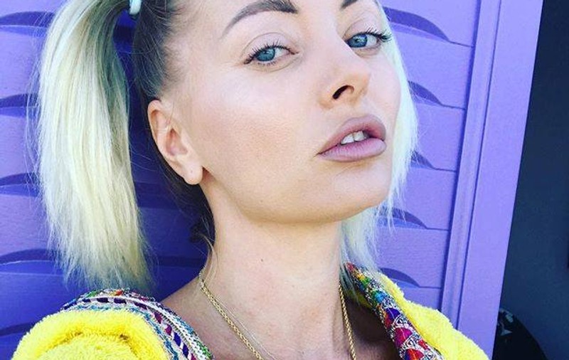 Delia s-a făcut brunetă. Fanii au încurajat-o. “Te prinde foarte bine”