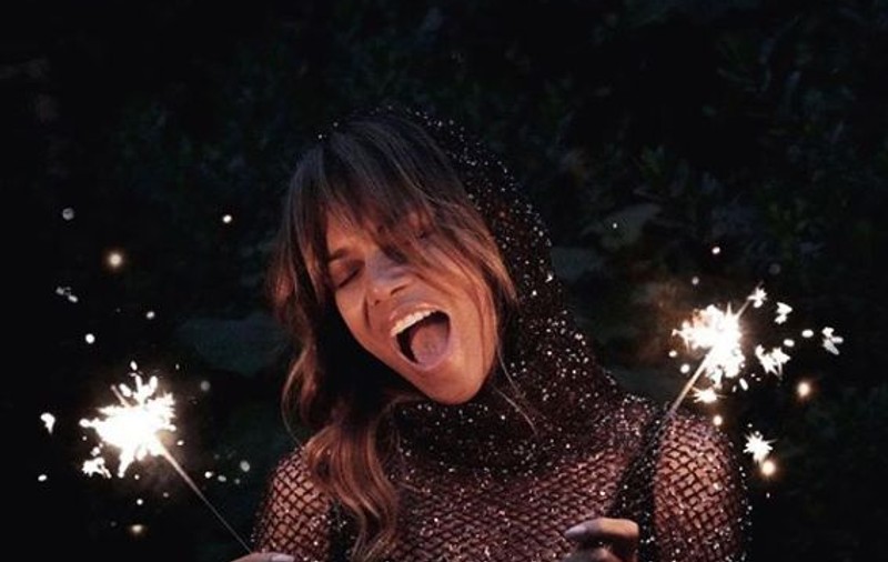 Halle Berry, topless. La 52 de ani înfierbântă imaginația tuturor
