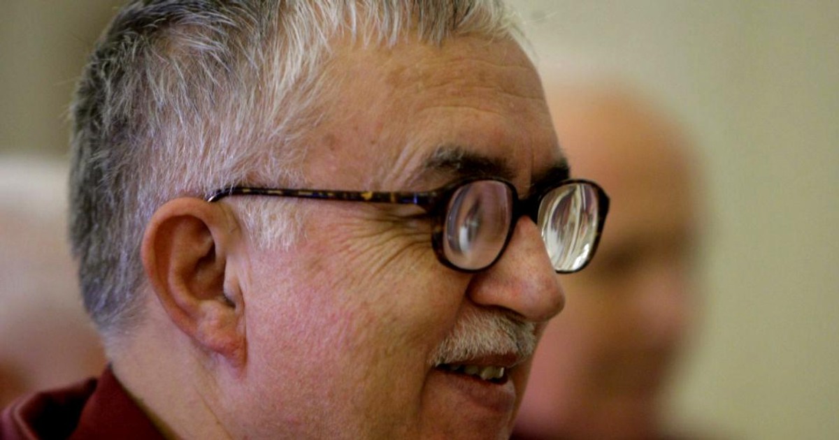 Augustin Zegrean, despre recomandarea Comisiei de la Veneţia. Augustin Zegrean, cu ochelari la ochi, vedere din profil