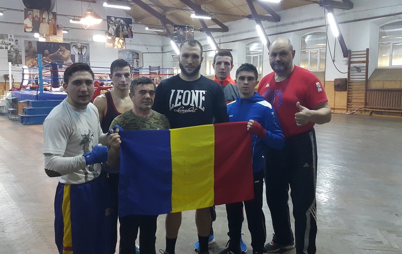 Mihai Nistor este idol pentru noua generație din box! S-a pregătit cu tinerii pugiliști la Brăila | FOTO