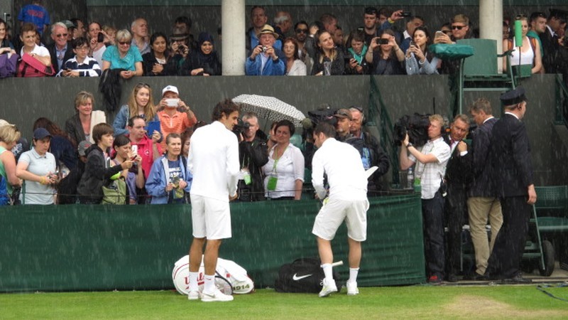 Ploaia a întrerupt antrenamentul lui Roger Federer / Foto: Marian Burlacu Londra)