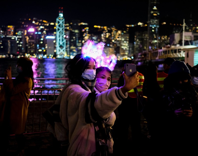 Locuitorii din Wuhan au celebrat Revelionul 2021 în stradă, în Hong Kong a fost anulat tradiționalul foc de artificii