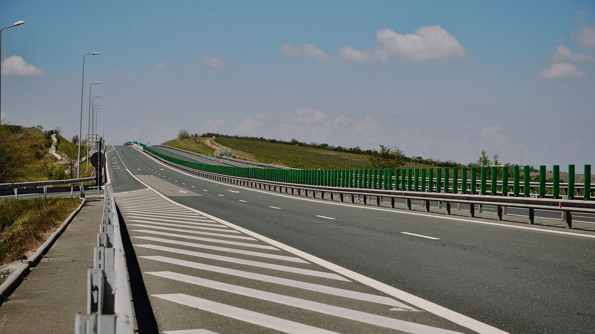 Poză cu o porțiune din Autostrada Soarelui (A2)
