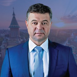 Marilen Pirtea activează în învățământ, dar și în politică. Foto: Facebook