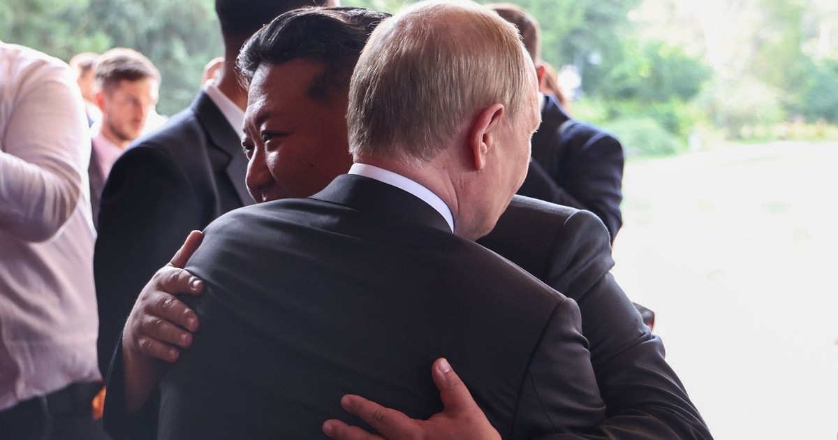 Liderul Coreei de Nord, Kim Jong Un a afișat în China un ceas elvețian de 14.000 de dolari