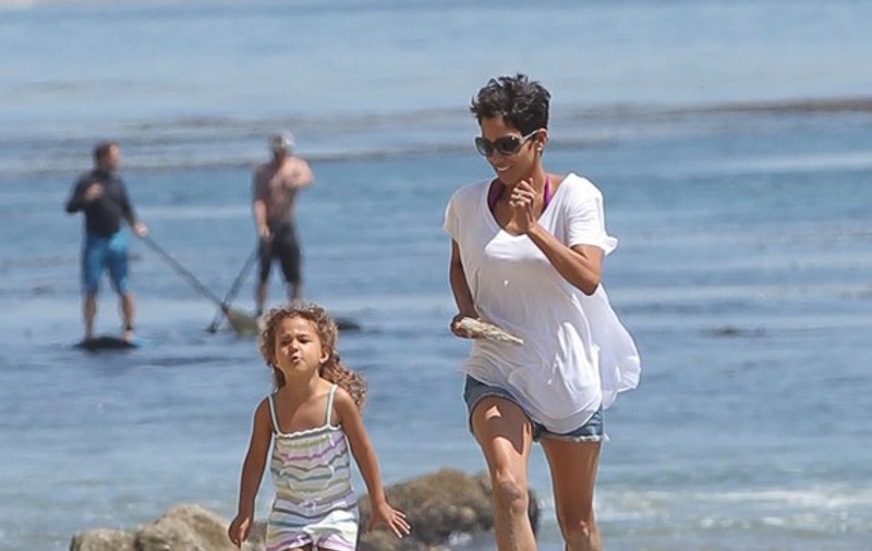Halle Berry face jogging împreună cu fiica sa | FOTO