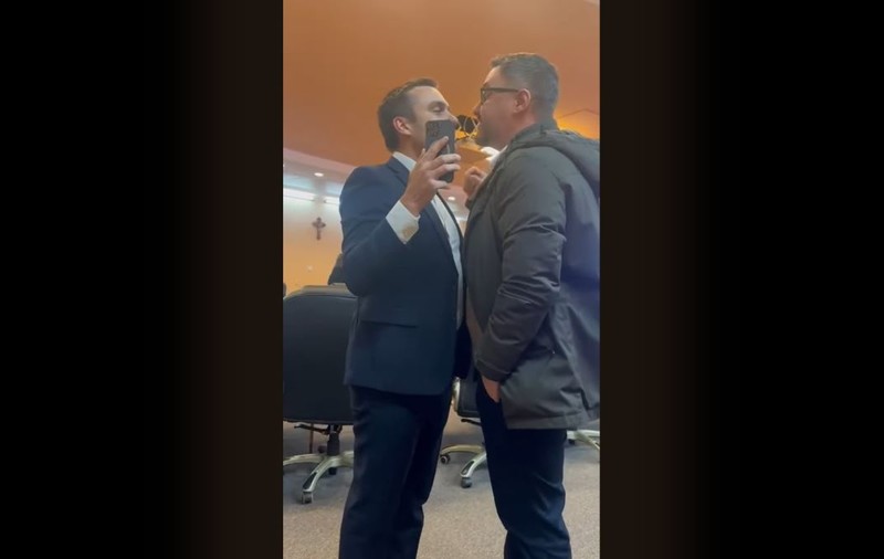 Allen Coliban și Dan Tanasă, confruntare violentă în Primăria Brașov: schimburi de acuzații și îmbrânceli în ședința Consiliului Local  