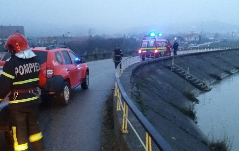 O femeie din Vaslui s-a aruncat într-un baraj. Cine a scos-o din apele învolburate