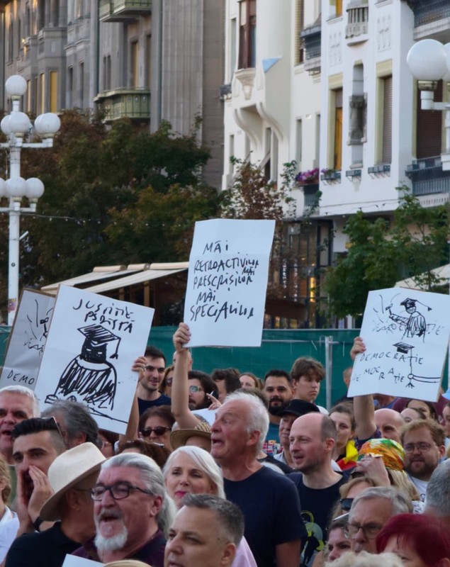 Câți oameni au manifestat la Timișoara pentru Dominic Fritz, care le-a cerut să „scrie pe social media despre revolta” lor și să iasă la protest după decizia CCR