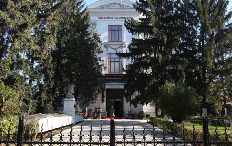 O bibliotecă din Galați vine în sprijinul oamenilor care nu pot să se programeze pentru vaccinul anti-COVID