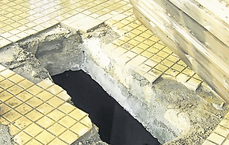 A căzut într-o groapă de 4 metri