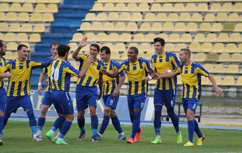 Nebunie în Liga 2 la fotbal: Farul a făcut ”scurt-circuit” acasă, UTA a dat lovitura la Mioveni