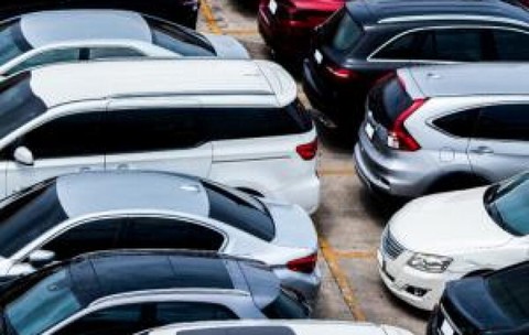 Mașini scoase la vânzare de la 130 de euro. Pe listă sunt Mitsubishi, BMW și Range Rover. Unde se licitează