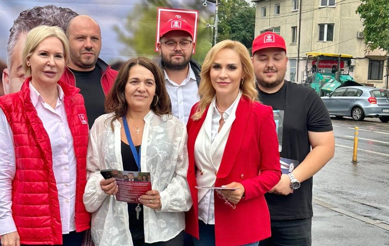 Gabriela Firea strânge semnături în stradă pentru candidatura lui Marcel Ciolacu