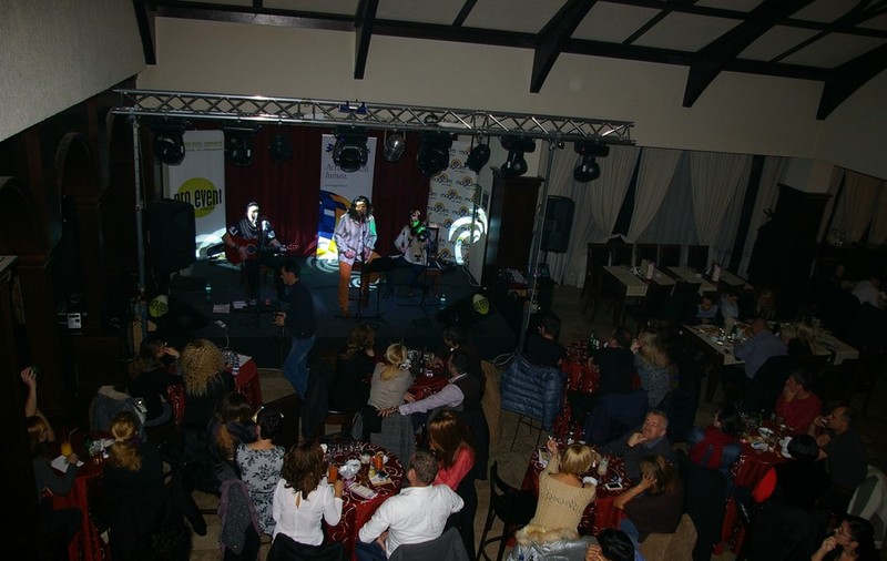 Peste 100 de fani ai trupei Krypton Unplugged s-au distrat la concertul de la Râmnicu Vâlcea