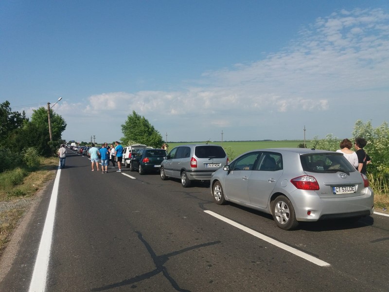 Coadă de mașini la frontiera de la Vama Veche. Românii pleacă în vacanță la bulgari