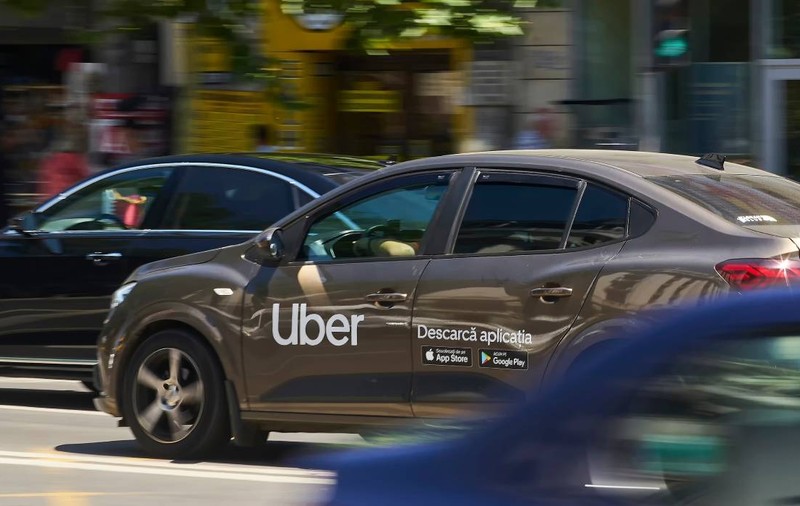 Reguli noi pentru șoferii Uber și Bolt: mașinile în comodat să fie scoase din transportul alternativ. Ce mai prevede proiectul în dezbatere