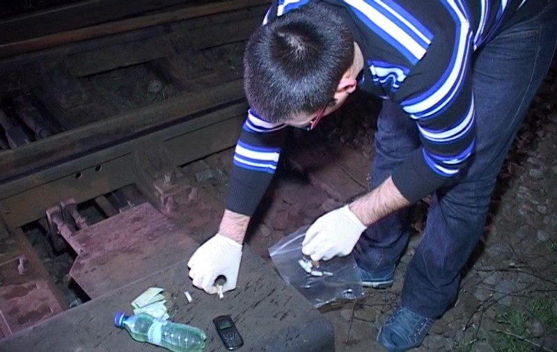 MOARTE CUMPLITĂ la Buzău! L-a călcat trenul după ce şi-a prins piciorul în macaz