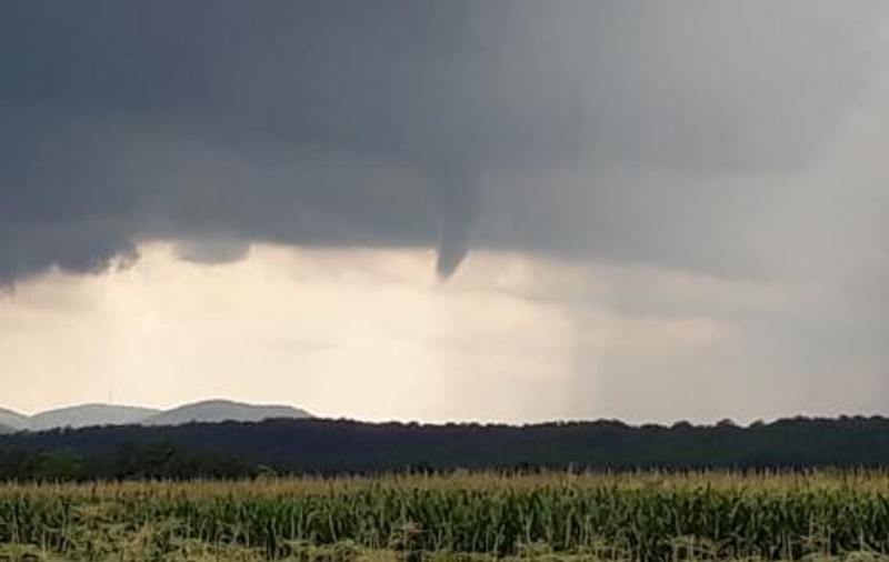 VIDEO/ Tornadă filmată în Bihor, duminică. Cum arată vârtejul