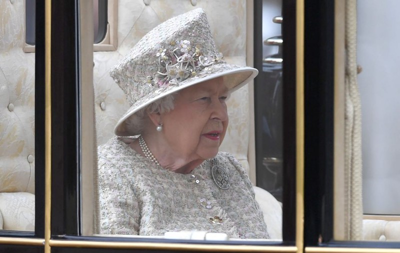 Armata a speriat milioane de britanici: ”Regina a murit”. Cum a pornit zvonul