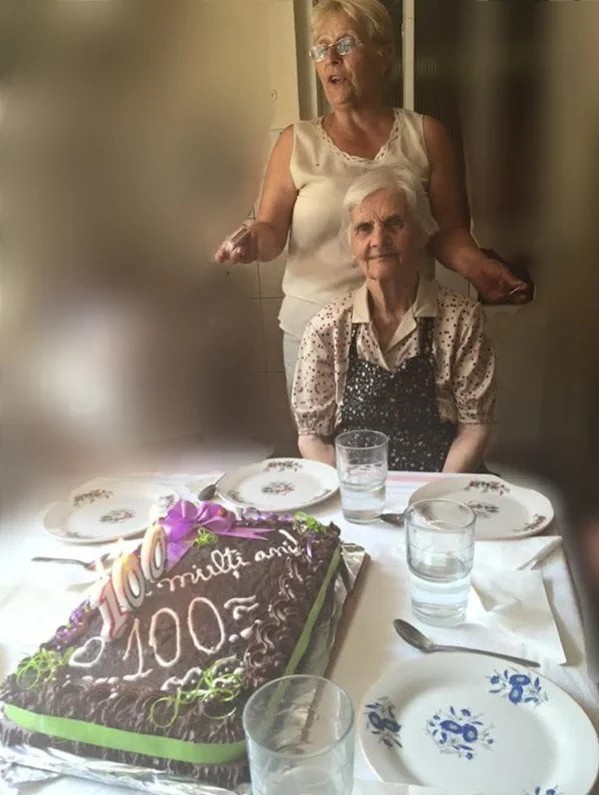 Paladia Noja la împlinirea a 100 de ani alături de fiica sa, Maria Noja, în 2015. Foto: GRG